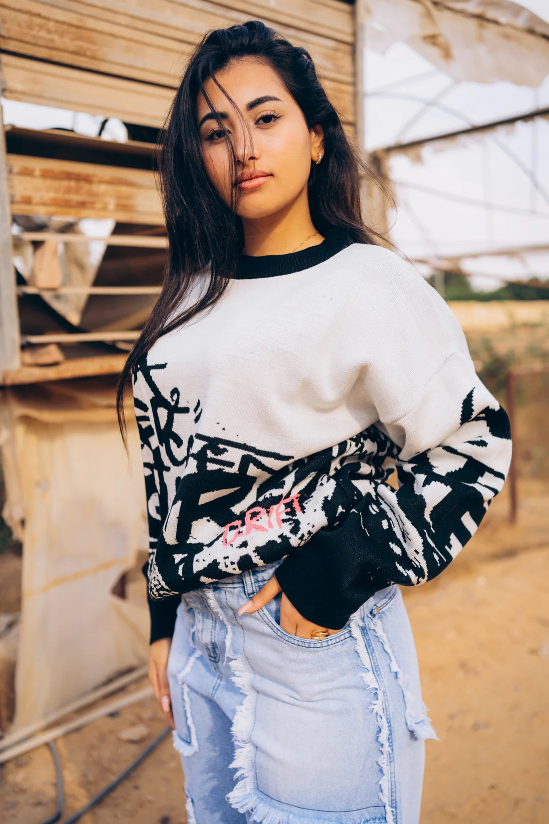 Letters Black*white crewneck